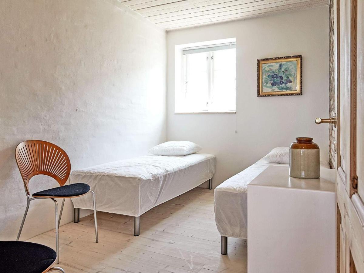6 Person Holiday Home In Svaneke Esterno foto