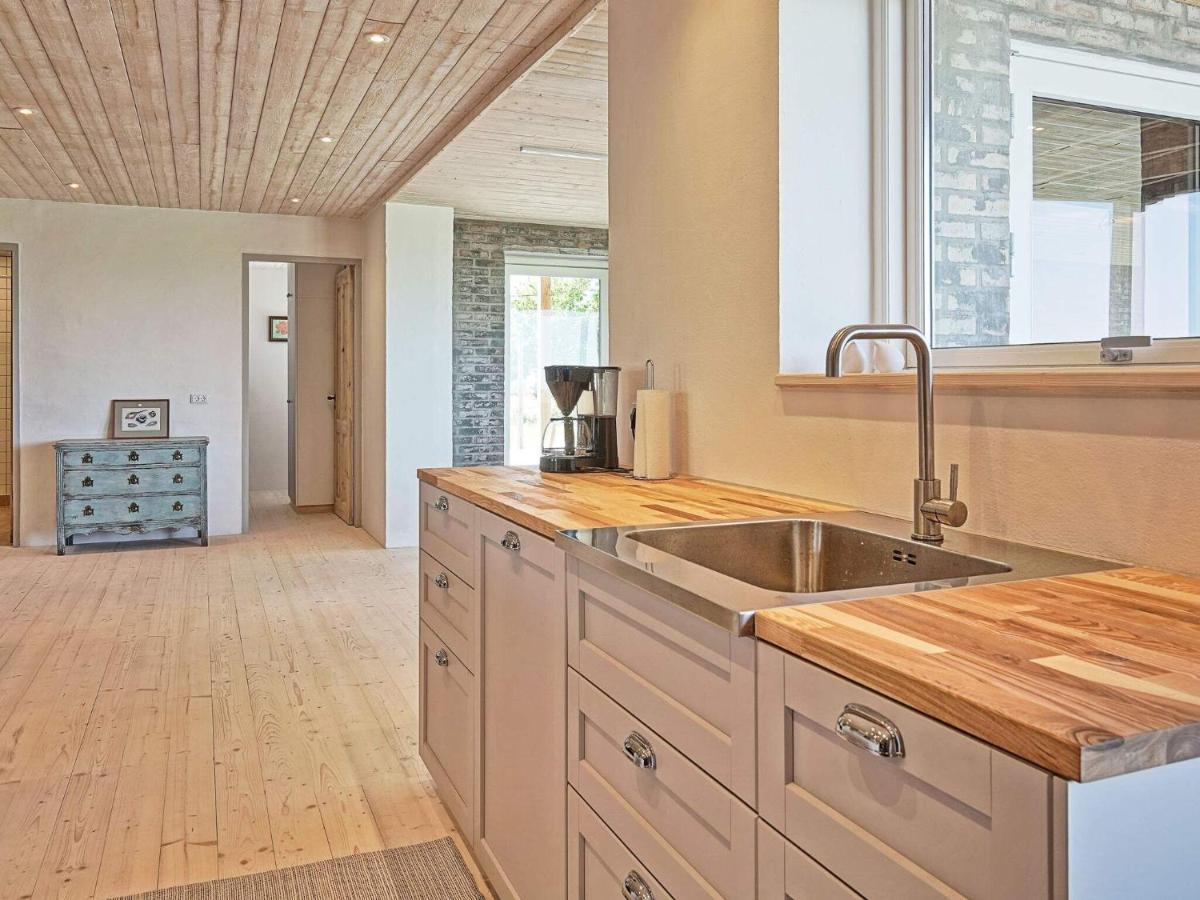 6 Person Holiday Home In Svaneke Esterno foto